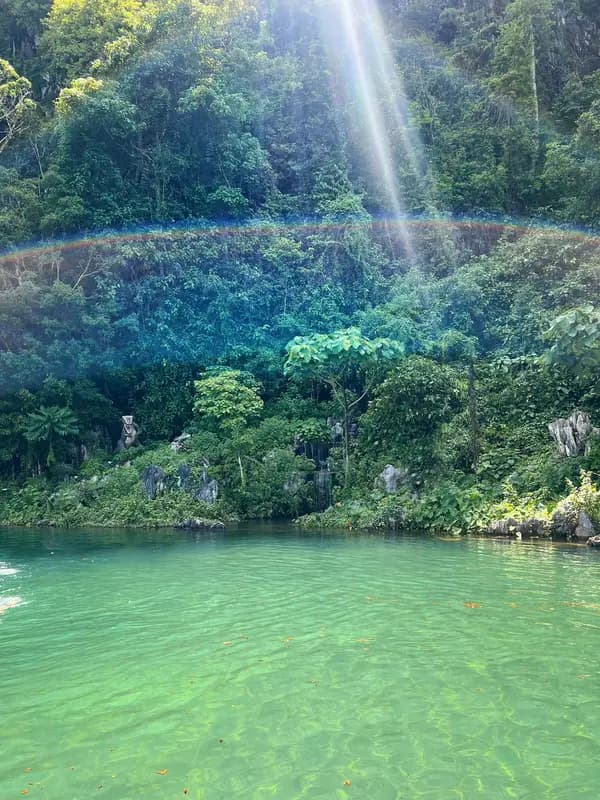 ואנג וייאנג - טובינג בנהר ופעילויות אדרנלין בלאוס