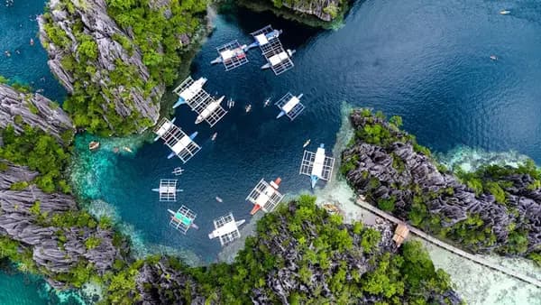 פוארטו פרינססה ופורט ברטון - שער הכניסה לפלאוון